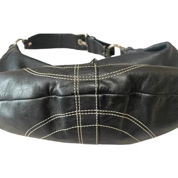 COACH Soho Hobo black leather bag chrome hardware zipper white topstitch detail - Picture 6 of 16
